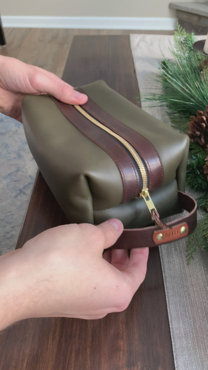 Handmade leather Dopp kit. Leather Toiletry Bag. Leather travel bag for men or women. personalized Dopp kit. personalized travel bag. 3rd anniversary leather gift. mens bag. 