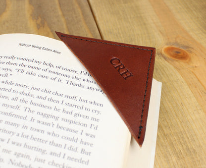Leather Corner Bookmark - Designs By Harubin. Leather Bookmark for men or women, 3rd anniversary gift leather. book lover gift. Handmade leather bookmark. personalized leather bookmark for men or women. leather accessory. leather gift. handmade leather gift. leather gift for husband. Corner bookmark. Leather corner bookmark. 